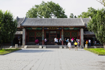 Naklejka premium Tourists visiting the famous Summer Imperial Palace in Beijing, China