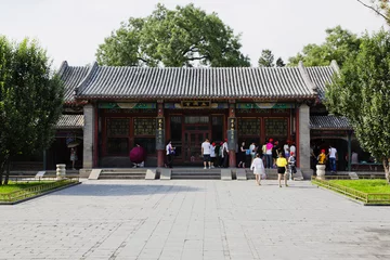 Schilderijen op glas Tourists visiting the famous Summer Imperial Palace in Beijing, China © lapas77