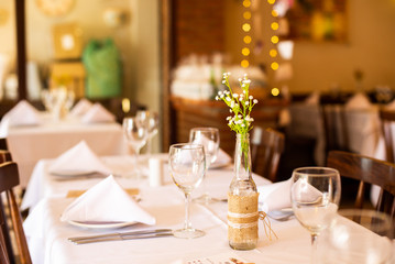 mesa de restaurante decorada