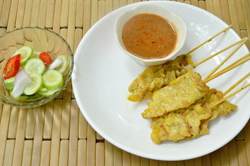 pork satay with peanut sauce and pickled vegetable cup
