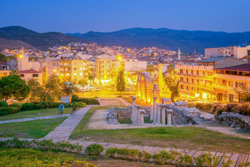 Obraz premium Cityscape of Selcuk at Night, Turkey