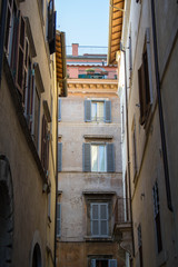 Fototapeta premium Italian buildings and alleyway
