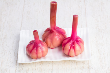 Tasty pickled garlic