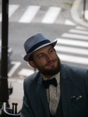 Jeune homme élégant