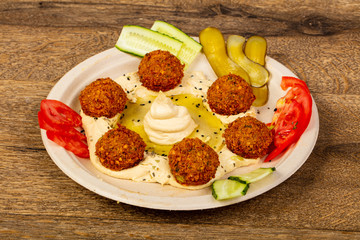 Humus with falafel