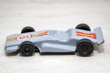 Altes Spielzeugauto aus Metall 