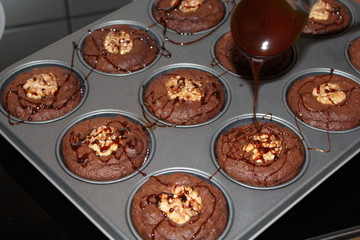 Schokomuffins in der Backform