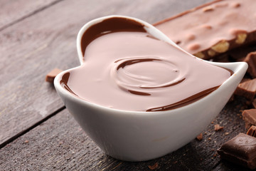 Melting chocolate, melted delicious chocolate for praline icing confectionery