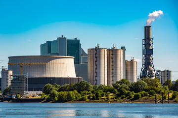 Kraftwerk im Industriehafen Hamburg