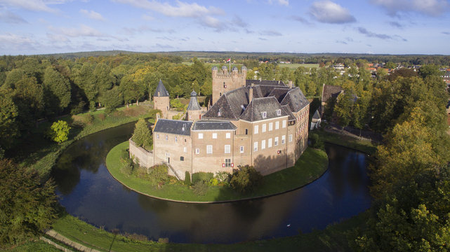 Aerial view on the huis Bergh Castle
