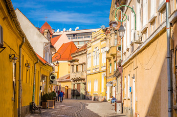Fototapeta na wymiar Beautiful street of old town Brasov, Romania.