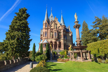 Fototapeta na wymiar Schloss Drachenburg im Siebengebirge, Deutschland