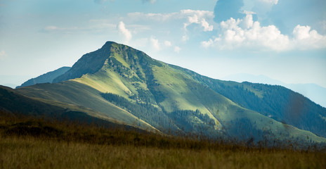 Obraz premium Hiking in Rodnei