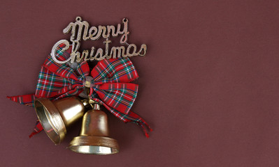 Obraz na płótnie Canvas Brown background, gift box and Christmas decorations.