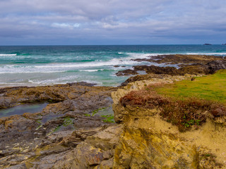 Fototapeta na wymiar The rocky beach of Bedruthan Steps in Cornwall - an amazing landmark at the Cornish Coast