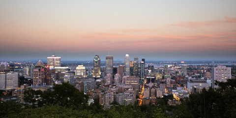 Fototapeta na wymiar Montreal Panorama - Sunset - Mont Royal