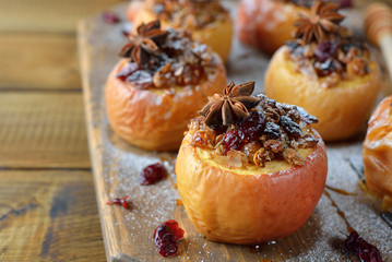 Baked apples with spices