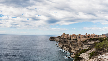 Fototapeta na wymiar Les célèbres falaises de Bonifacio