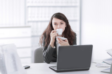 young business woman with Cup of coffee in a work break