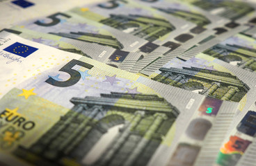 Billetes de cinco euros. Fondo. Concepto de comercio. Europa