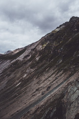 Geröll an Bergwand in den Alpen
