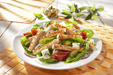 Salat / Salat mit Hähnchenstreifen 