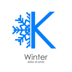 Logotipo letra K azul con estrella de frío