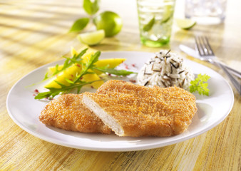 Schnitzel / Schnitzel mit Reis und Salat