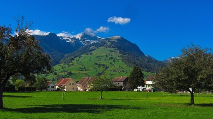 Fototapeta na wymiar urlaub in den schweizer alpen