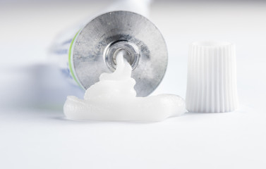 Gel or ointment for external use slightly squeezed out of a tube	