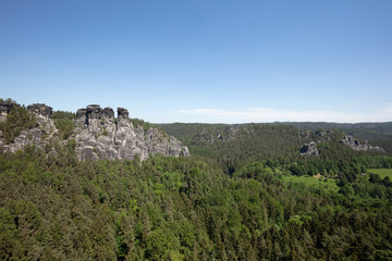 Fototapeta na wymiar Aussicht von der Felsenburg Neurathen zur Kleinen Gans