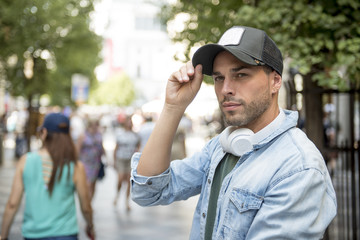 Obraz premium Handsome man posing in the center of the city