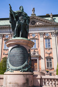 Gustavo Erici statue in front of Riddarhuset