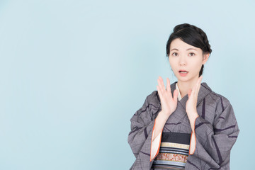 着物を着た女性