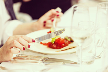 Obraz na płótnie Canvas Woman eating green healthy tasty vegetable salad in restaurant