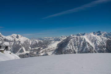 Naklejka premium Winterlandschaft mit Alpenpanorama