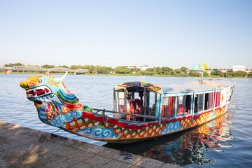 Fototapeta na wymiar Hue City Dragon Boat