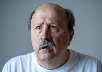Obraz premium Portrait of disorientated and confused old man suffering from Alzheimer