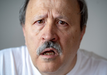 Obraz premium Portrait of disorientated and confused old man suffering from Alzheimer