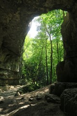 Das Portal der Falkensteiner Höhle bei Grabenstetten auf der Schwäbischen Alb