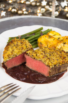 Rinder-Filetsteak an Bohnen und Rosmarinkartoffeln