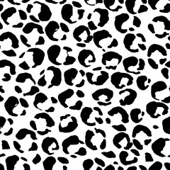 Seamless black and white leopard pattern. Animal skin grunge texture. Vector illustration.