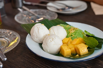 Mango wih Sticky rice and ice cream