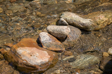 Fototapeta na wymiar wet and dry rocks in river water