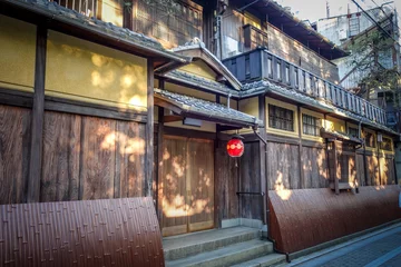Gordijnen Traditional japanese houses, Gion district, Kyoto, Japan © daboost