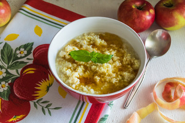 Porridge with apples in a red bowl