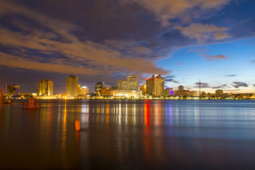 Fototapeta na wymiar New Orleans skyline at twilight on Mississippi River in New Orleans, Louisiana, USA.