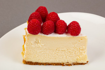 Cheesecake with raspberry