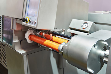 Automatic clipping hanging machine
