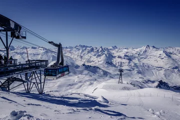 Foto op Canvas De Grande Motte-gondel in Espace Killy de skigebieden van Tignes en Val D& 39 Isere. Espace Killy is een naam gegeven aan een skigebied in de Tarentaise-vallei, Savoie in de Franse Alpen © Dennis Wegewijs